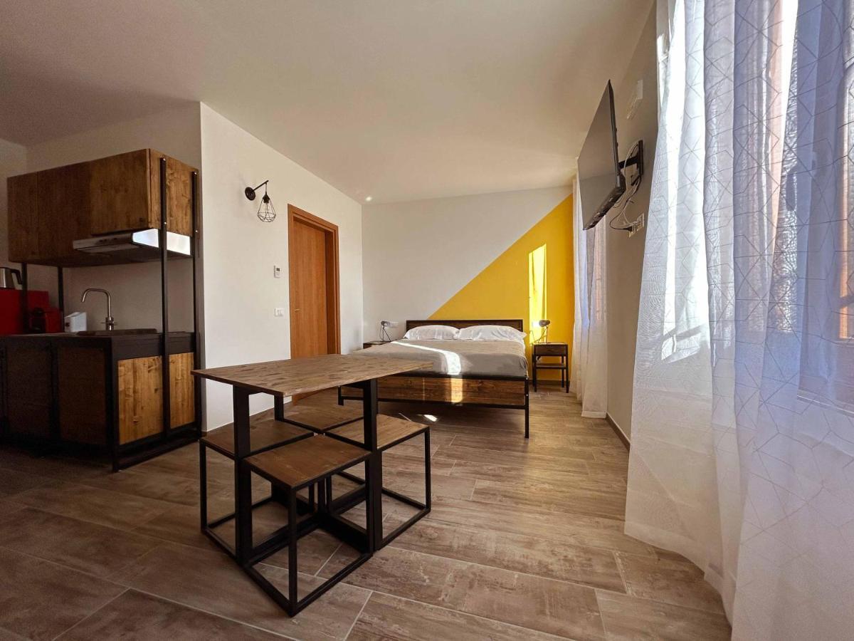 La Volpe Rossa Rooms And Apartments San Felice del Benaco Exterior foto