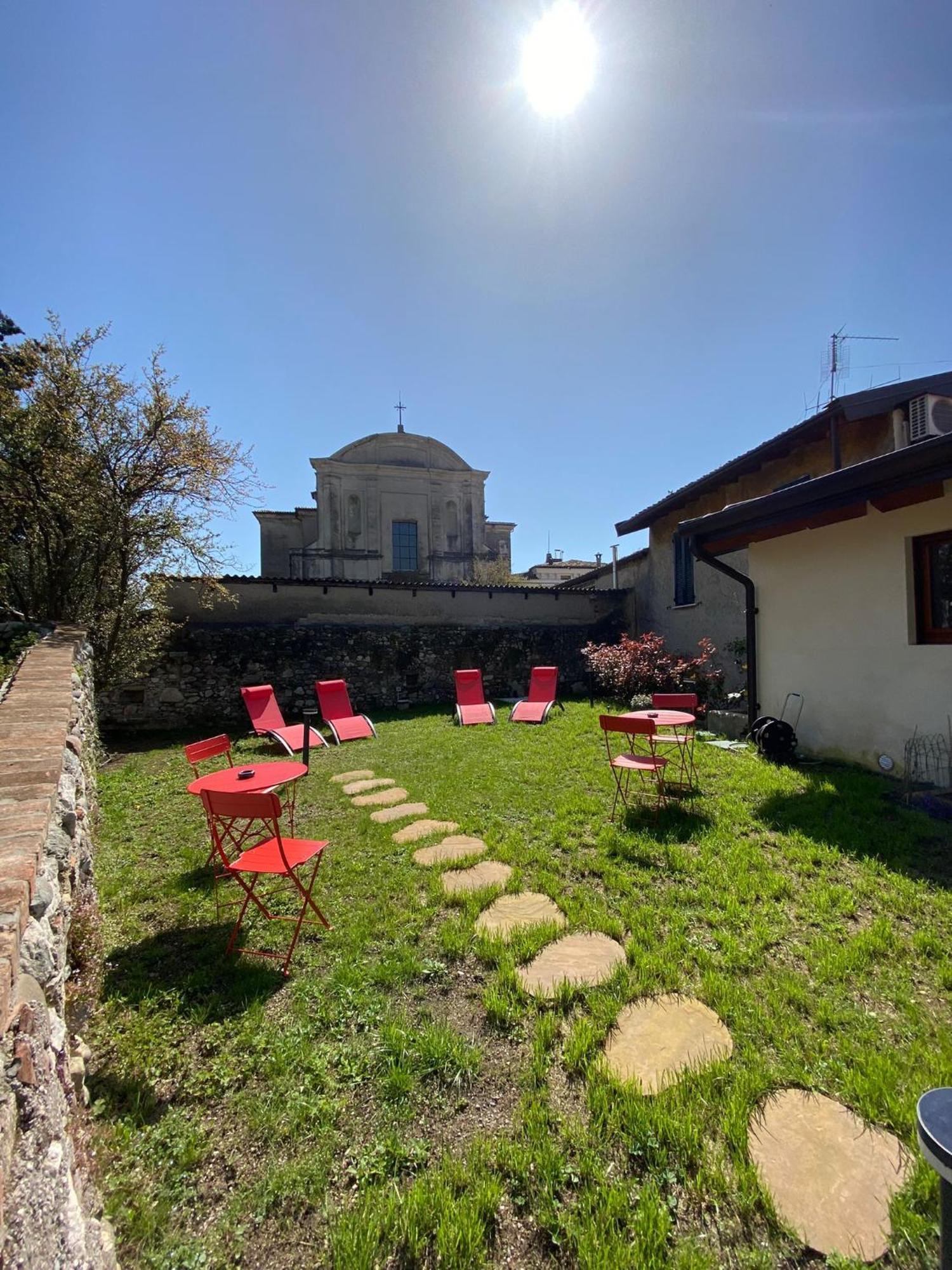 La Volpe Rossa Rooms And Apartments San Felice del Benaco Exterior foto